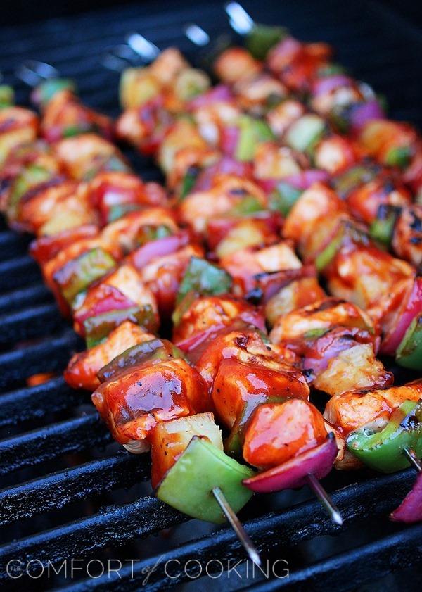 BBQ Chicken, Bell Pepper and Pineapple Skewers – For spring and summer parties or weeknight meals, these salty-sweet skewers hit the spot! | thecomfortofcooking.com