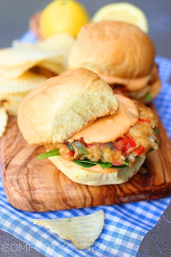 Crab Cake Sliders with Spicy Mayo – These zesty crab cakes with spicy mayo are easy, delicious and a huge hit at parties! | thecomfortofcooking.com