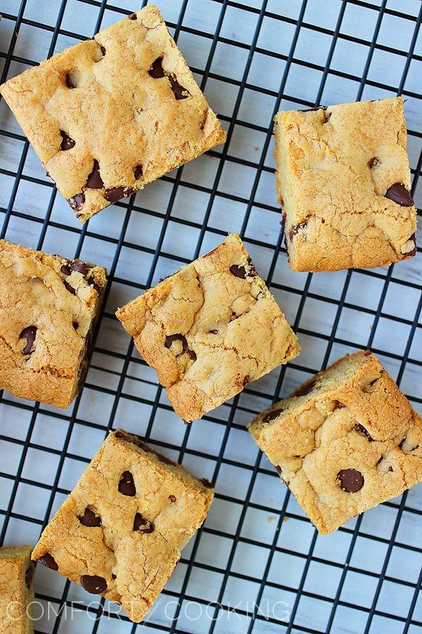 Soft & Chewy Chocolate Chip Cookie Bars – Quick & easy cookie bars, perfect for indulging! | thecomfortofcooking.com