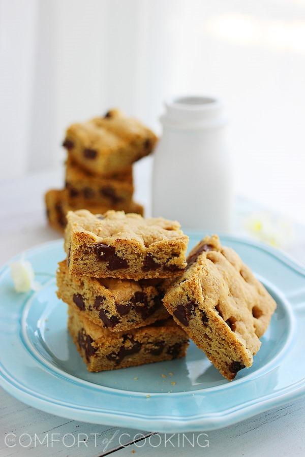 Soft & Chewy Chocolate Chip Cookie Bars – Quick & easy cookie bars, perfect for indulging! | thecomfortofcooking.com
