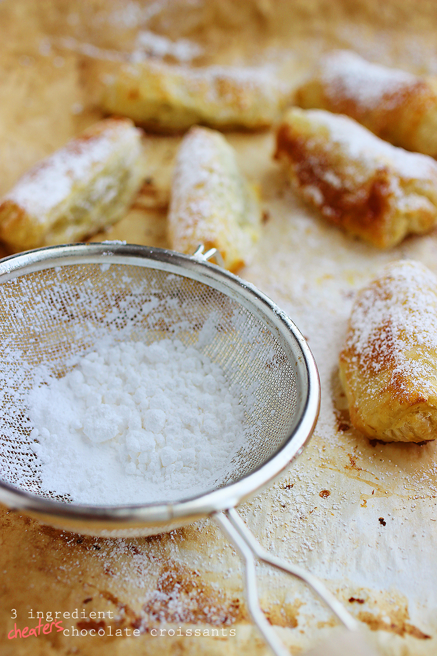 3-Ingredient Cheater's Chocolate Croissants – Just 10 minutes to your own gooey, buttery cheater's chocolate "croissants"! | thecomfortofcooking.com