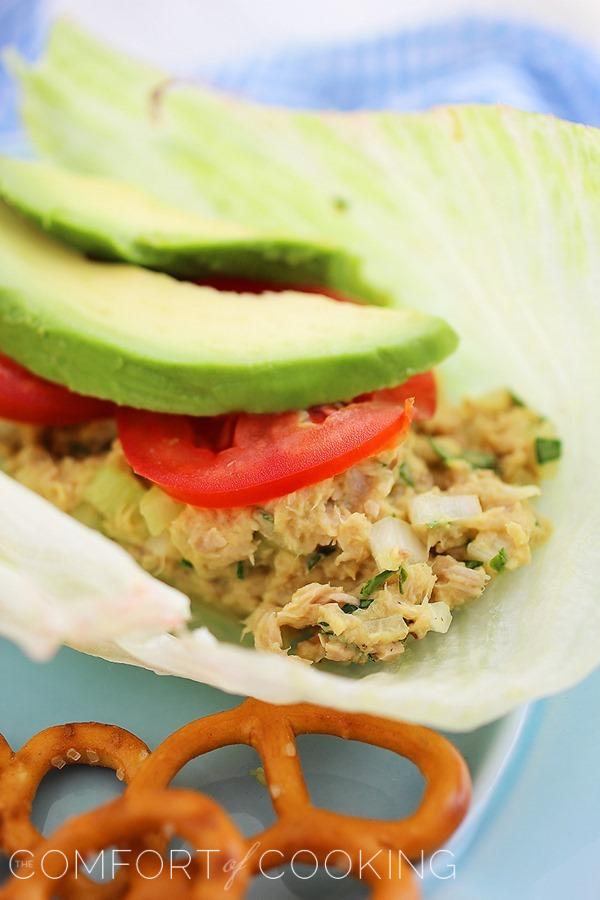 Avocado Tuna Salad Lettuce Wraps – For a delicious & quick low-carb lunch, mix up these tuna lettuce wraps with avocado! | thecomfortofcooking.com