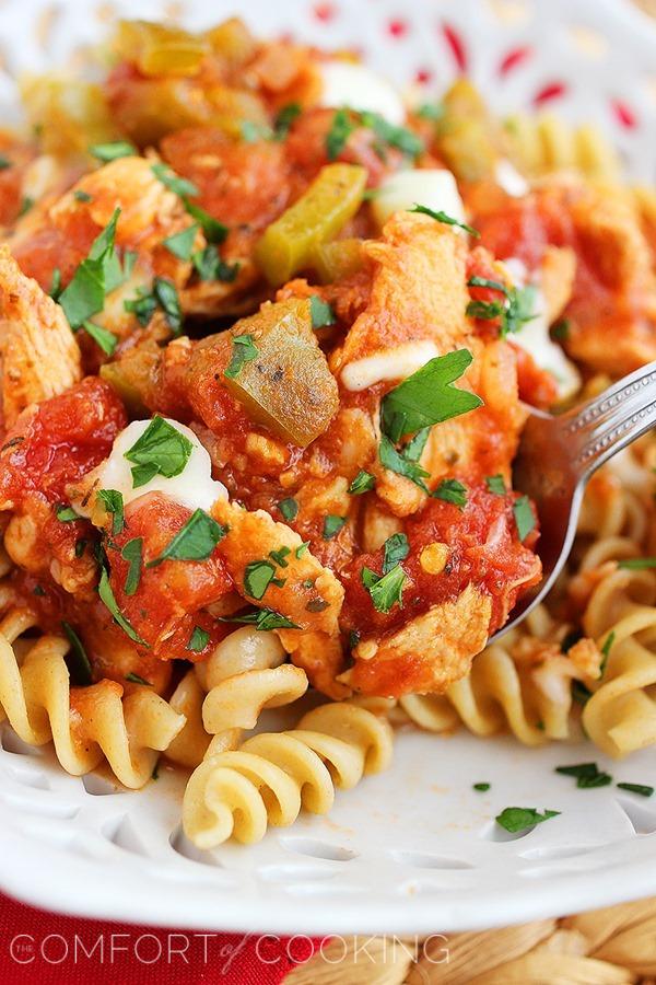 Crock Pot Italian Chicken with Tomatoes – This scrumptious, cheesy slow cooker meal is perfect for lazy weekends or weeknights! | thecomfortofcooking.com