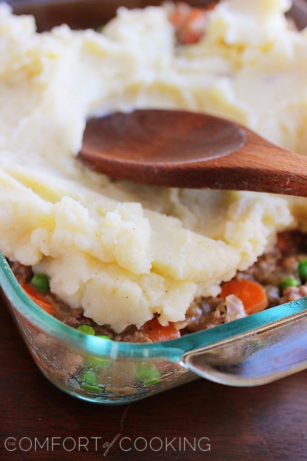 Shepherd’s Pie – Comfort food at its best! Fresh peas, carrots, and a homemade gravy combine to make the best-ever classic shepherd's pie! | thecomfortofcooking.com