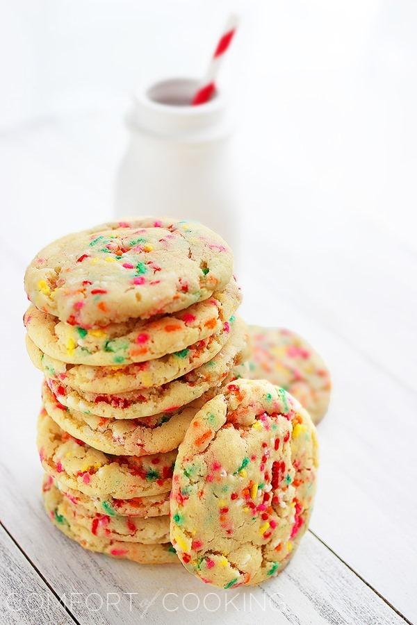 Soft Sprinkle Sugar Cookies – Super soft, buttery sugar cookies with sprinkles. So easy and delicious! | thecomfortofcooking.com