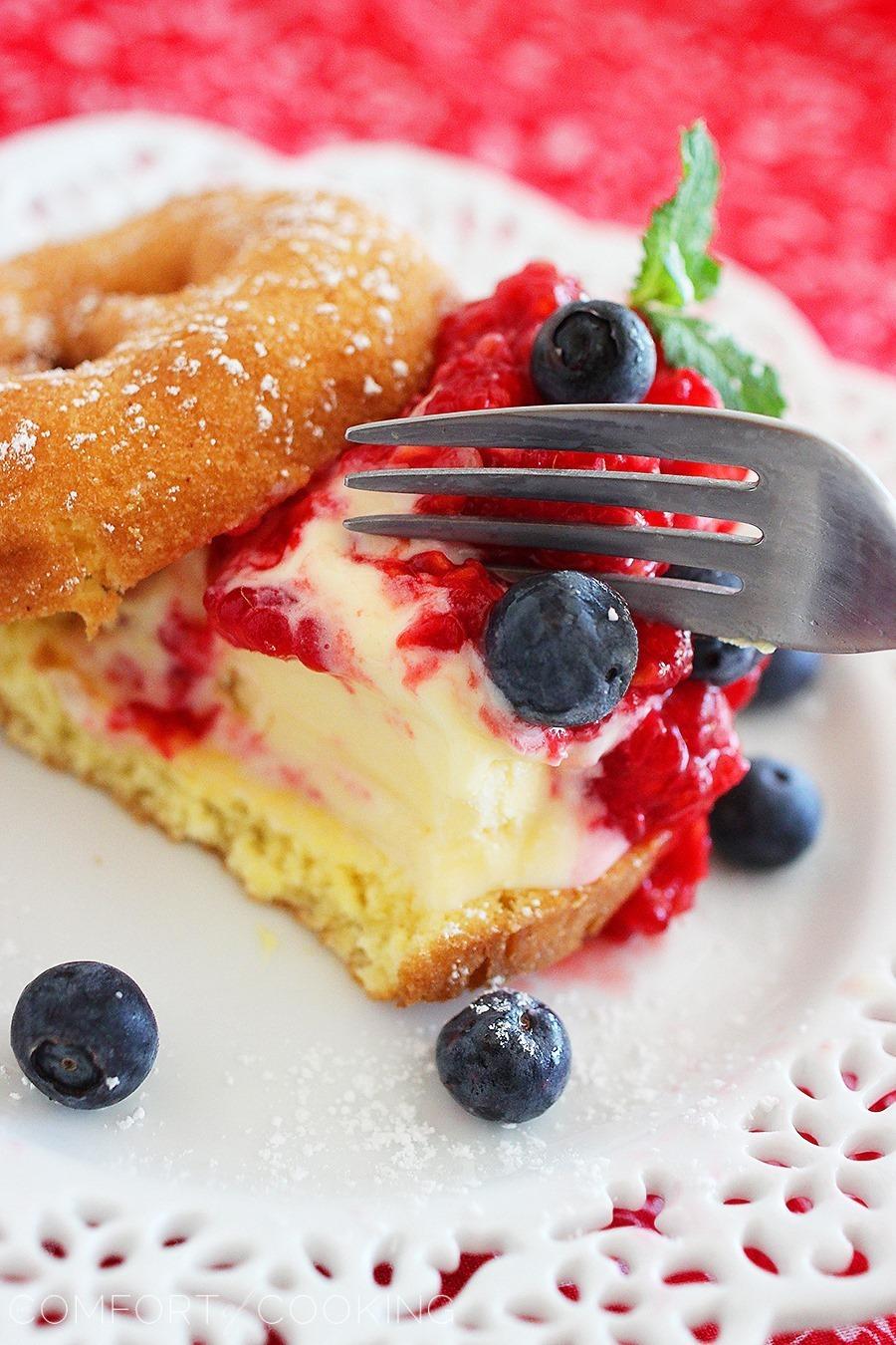 Easy No-Bake Berry Donut Shortcakes – For an indulgent breakfast or dessert, try donut shortcakes with berries - ready in 5 minutes! | thecomfortofcooking.com