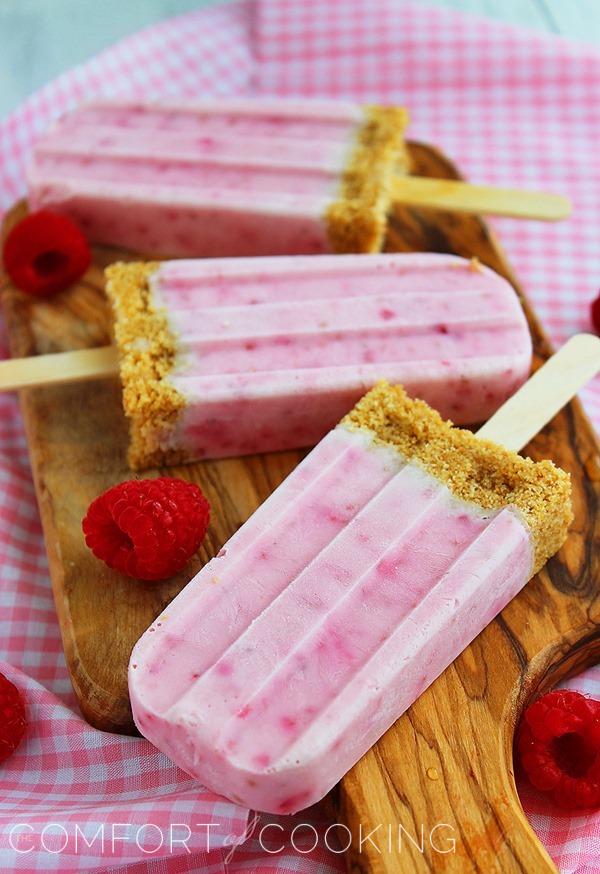 Raspberry Cheesecake Popsicles – These fun-to-make popsicles are a creamy, tart and sweet treat for summer! | thecomfortofcooking.com