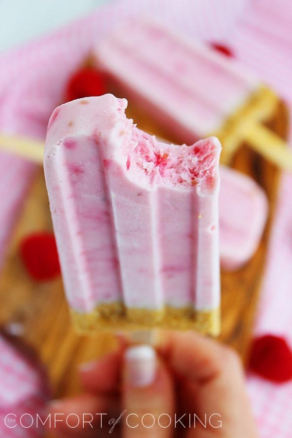 Raspberry Cheesecake Popsicles – These fun-to-make popsicles are a creamy, tart and sweet treat for summer! | thecomfortofcooking.com