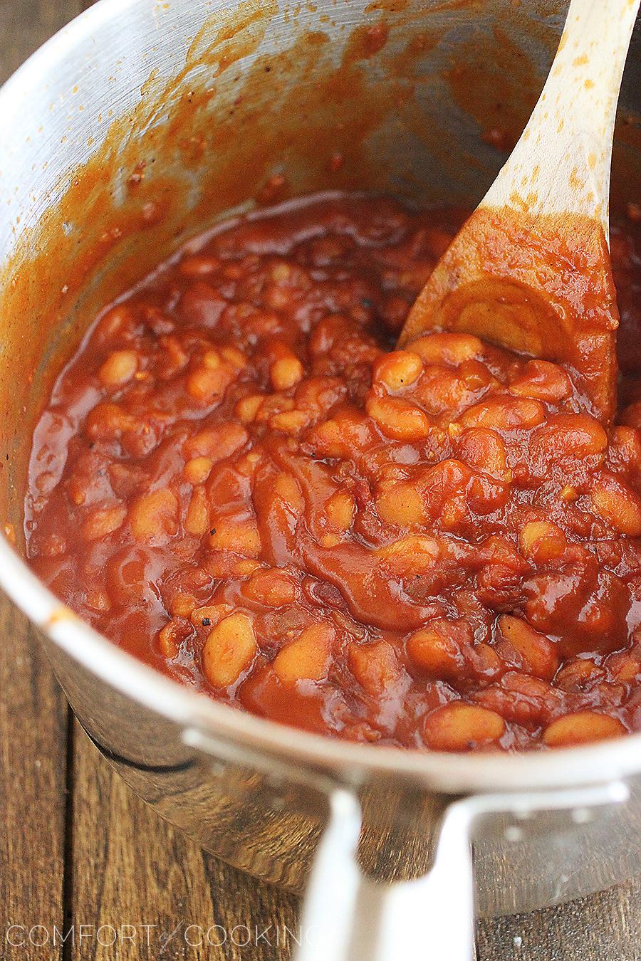 Easy Maple-Bourbon BBQ Baked Beans – These sweet, smoky 30-minute baked beans with bacon, bourbon and maple are the perfect addition to your BBQ plate! | thecomfortofcooking.com