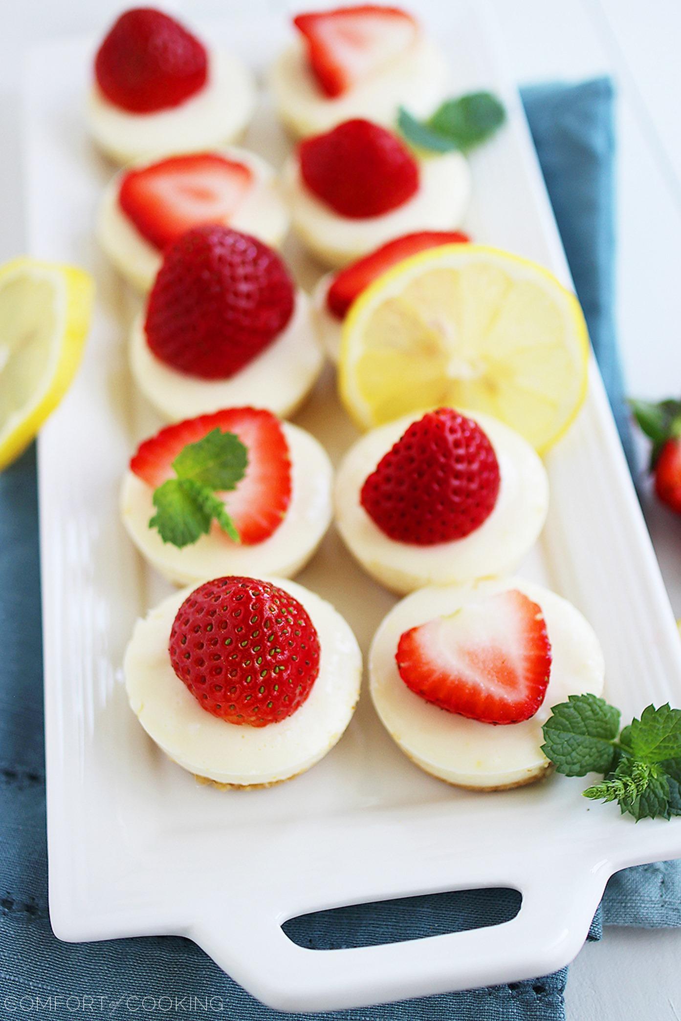 No-Bake Strawberry Lemonade Bites – These light, lemony no-bake bites topped with fresh strawberries are easy to make and totally addicting! | thecomfortofcooking.com