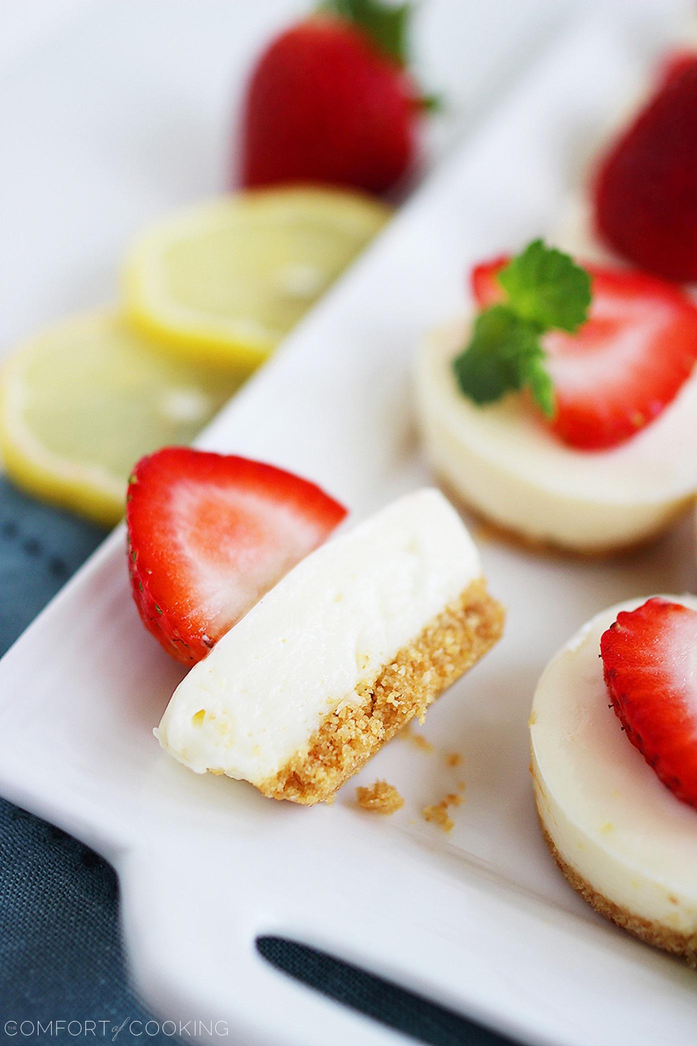 No-Bake Strawberry Lemonade Bites – These light, lemony no-bake bites topped with fresh strawberries are easy to make and totally addicting! | thecomfortofcooking.com
