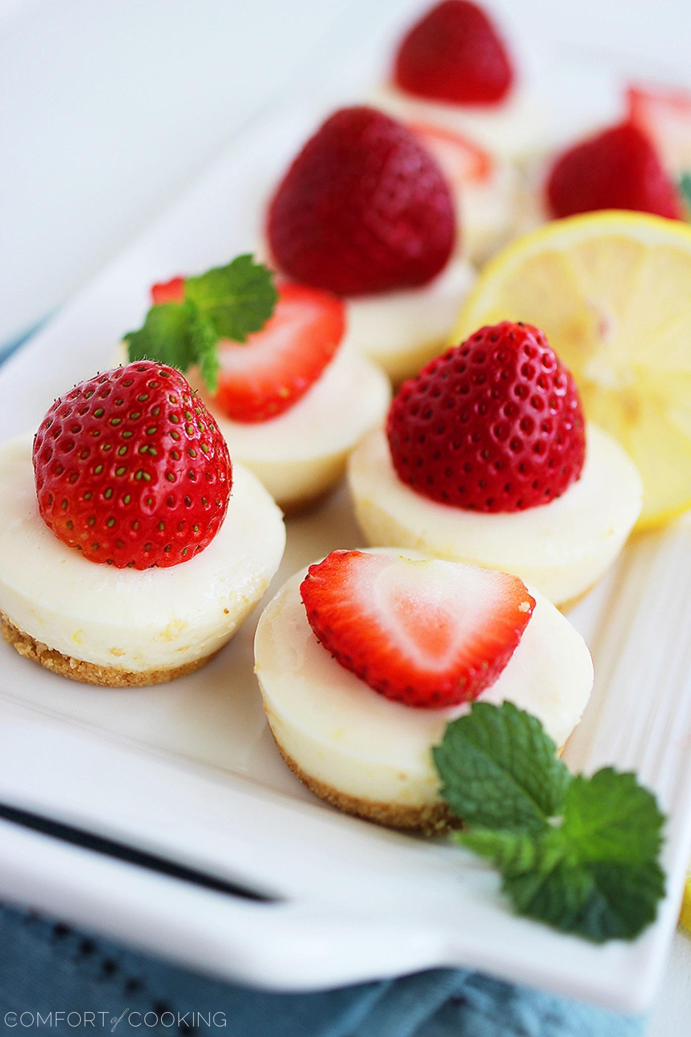 No-Bake Strawberry Lemonade Bites – These light, lemony no-bake bites topped with fresh strawberries are easy to make and totally addicting! | thecomfortofcooking.com