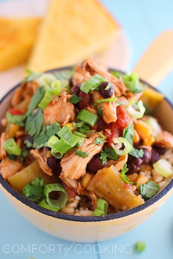 Skinny Crock Pot Santa Fe Chicken – This slow cooked, skinny chicken dish is best served over rice, tortillas or in a lettuce wrap for a healthy meal! | thecomfortofcooking.com