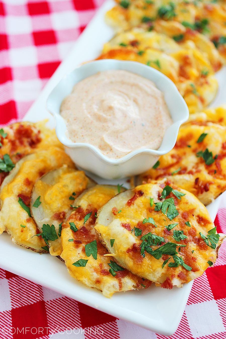 Cheesy Bacon Oven Chips with Chipotle Ranch Dipping Sauce – These crispy, cheesy loaded baked potato chips are the perfect savory snack for parties! | thecomfortofcooking.com