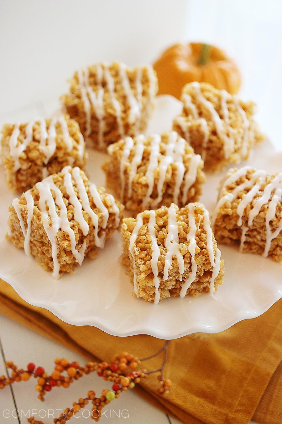 Pumpkin Spice Rice Krispie Treats – Soft & chewy pumpkin spiced treats with a white chocolate drizzle. Perfect for fall parties! | thecomfortofcooking.com