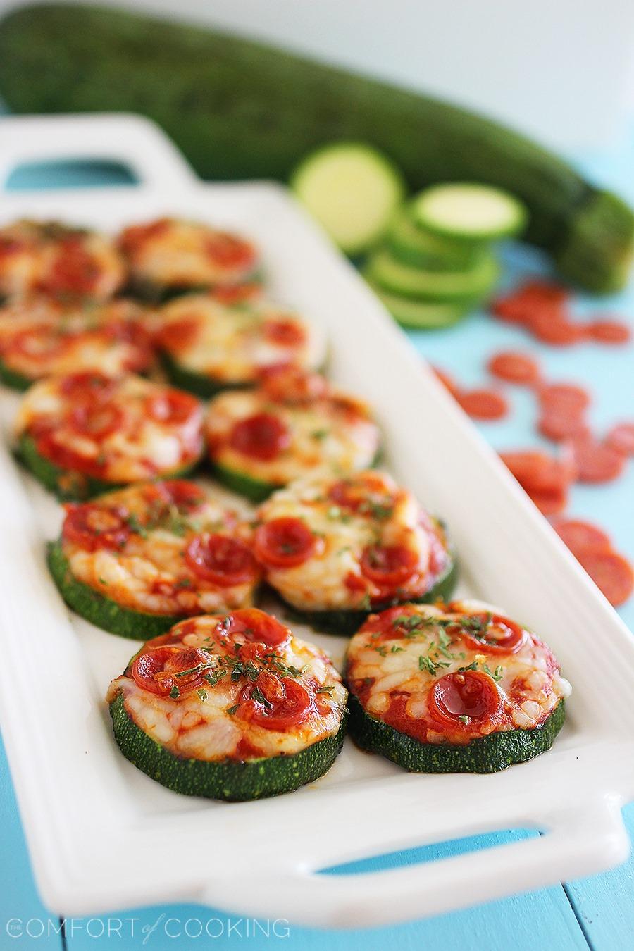 Zucchini Pizza Bites – It’s impossible to stop at one of these ooey-gooey zucchini pizza bites with molten mozzarella and mini pepperoni! | thecomfortofcooking.com