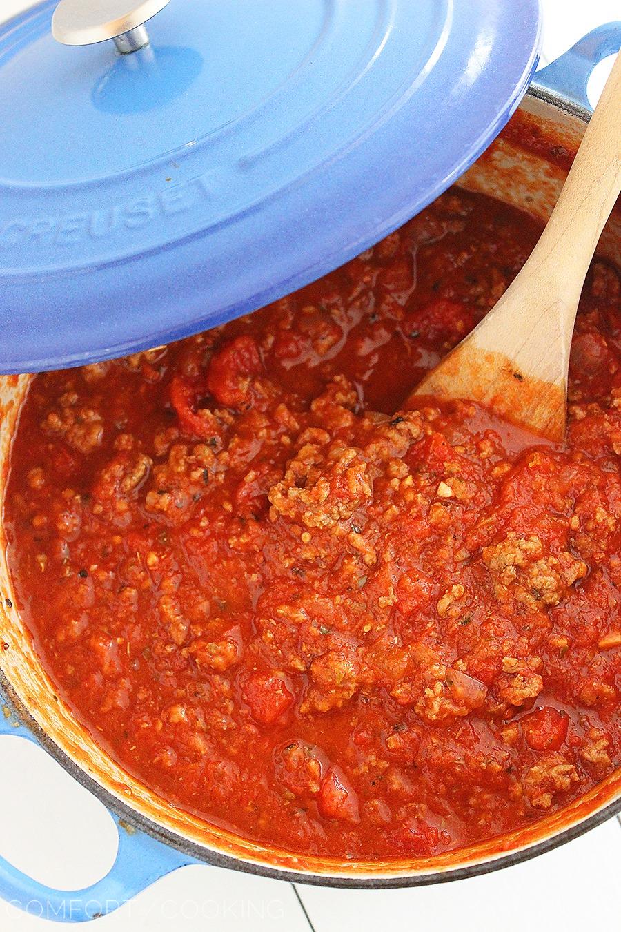 30-Minute Weeknight Pasta Sauce – Simmer this scrumptious, meaty pasta sauce for just 30 minutes, serve a salad alongside, and dinner is done! | thecomfortofcooking.com