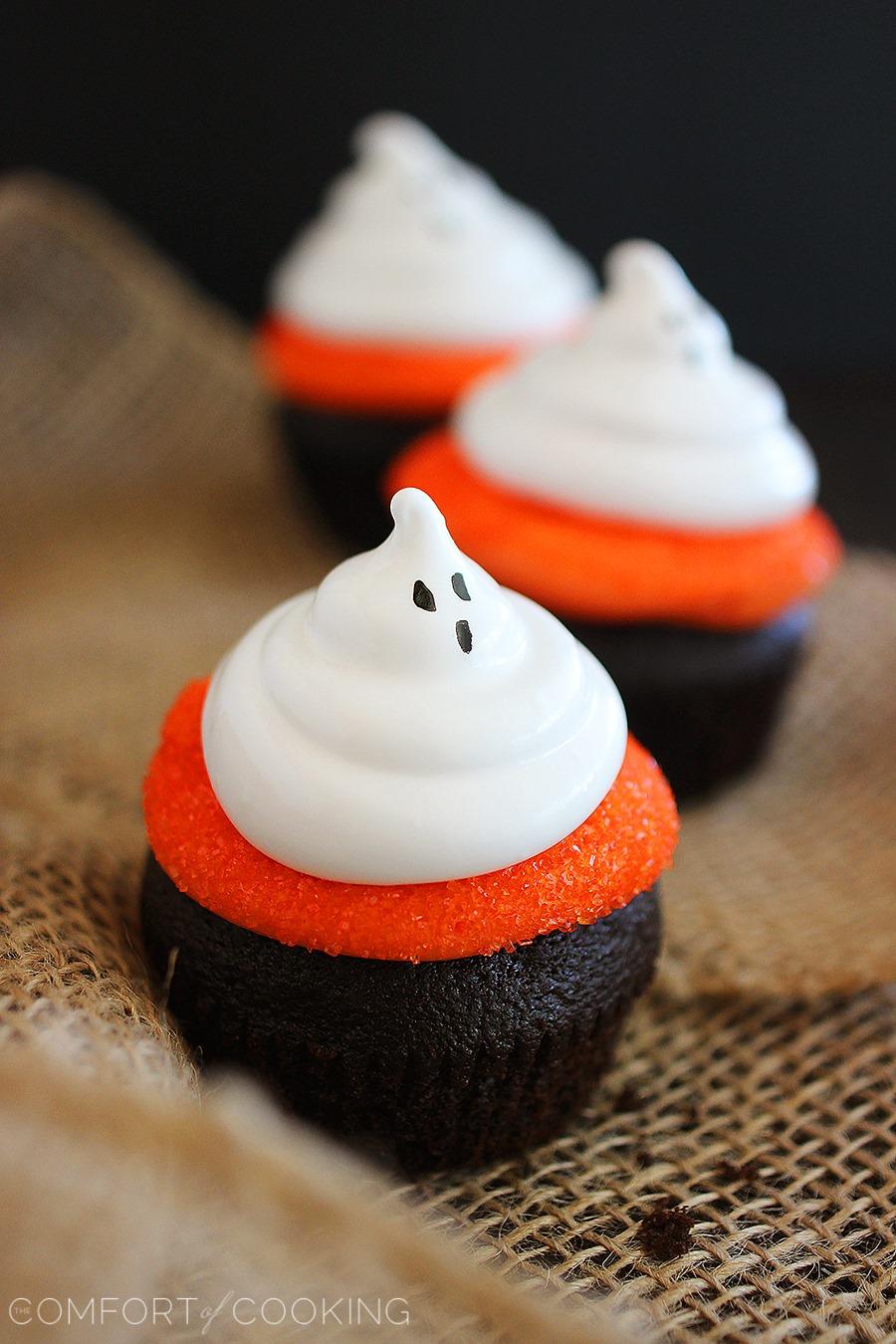 Dark Chocolate Cupcakes with Meringue Ghosts – Decadent dark chocolate cupcakes with fluffy meringue ghosts make for a scrumptious, spooky Halloween treat! | thecomfortofcooking.com