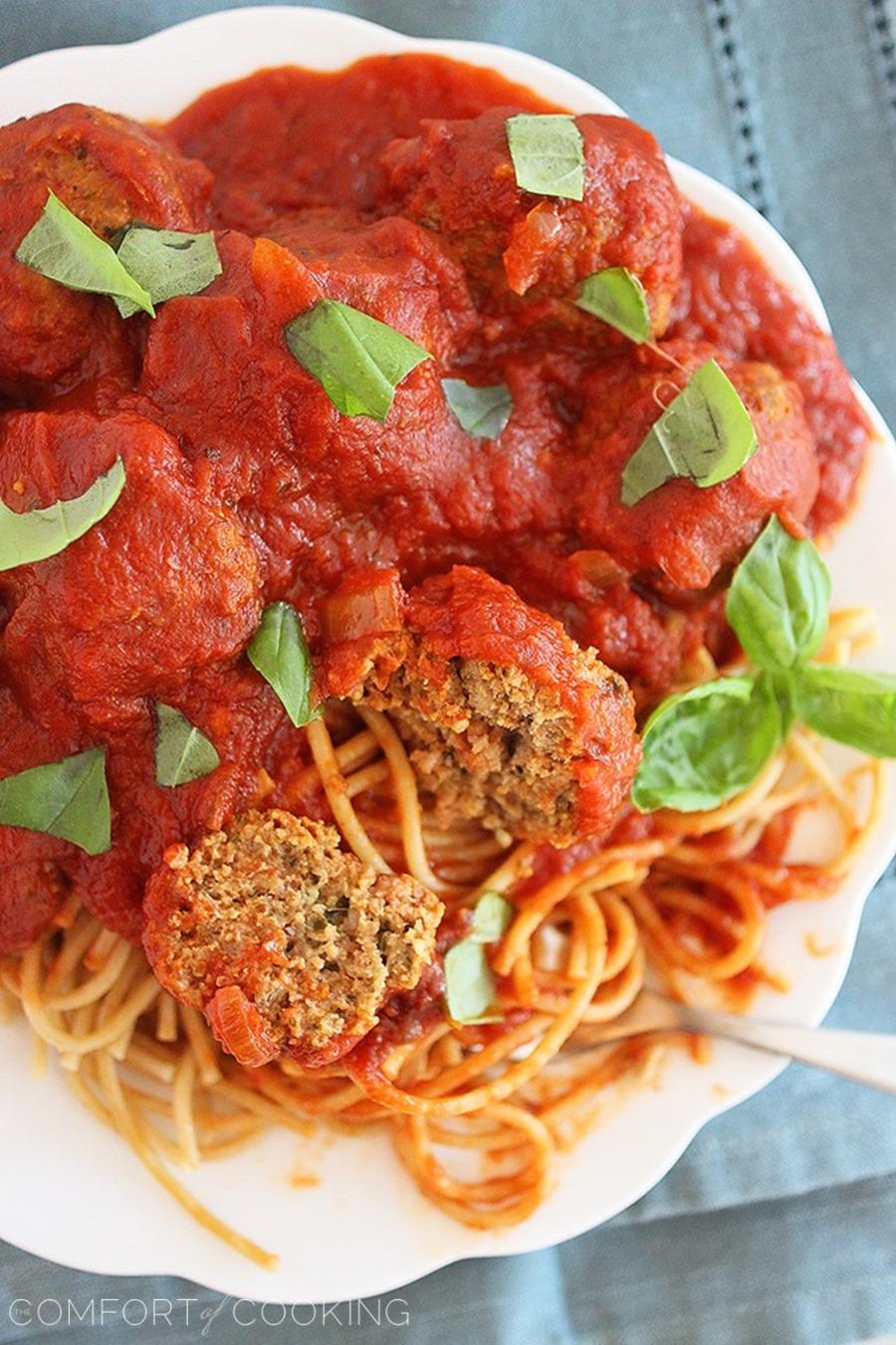 Slow Cooker Turkey Pesto Meatballs & Marinara – Dig in to these delicious turkey meatballs with fresh pesto and hearty marinara sauce! | thecomfortofcooking.com