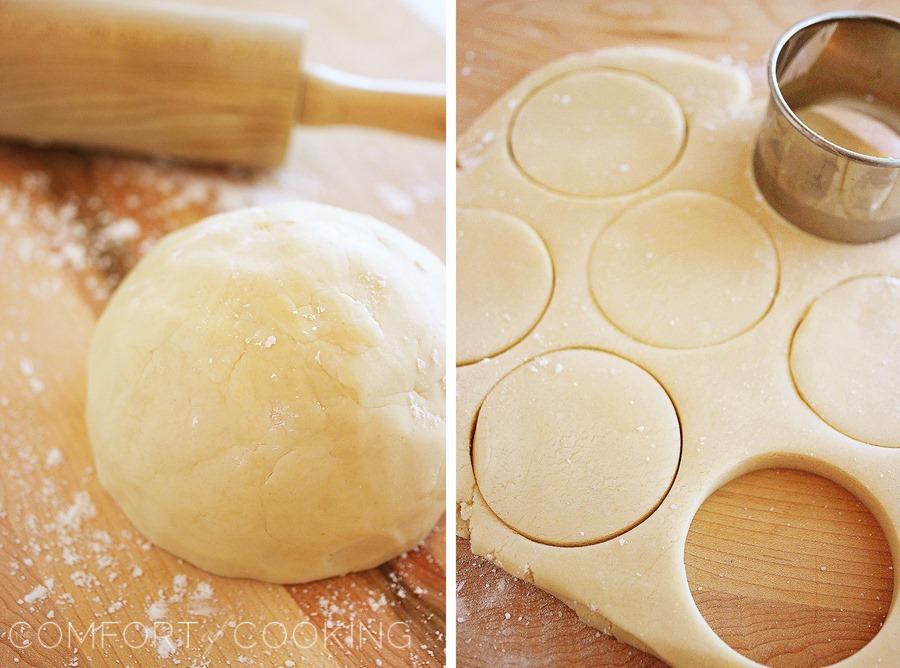 3-Ingredient Shortbread Cookies – Buttery, crumbly old fashioned shortbread cookies, just 3 ingredients and 10 minutes needed to make! | thecomfortofcooking.com