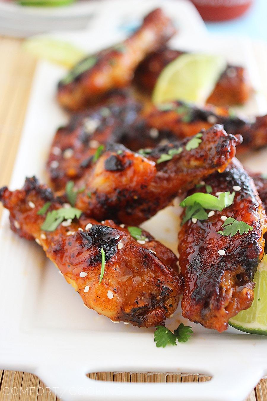 Baked Honey-Sriracha Chicken Wings – Spicy, sweet and sticky baked wings with Sriracha and honey. Perfect for parties! | thecomfortofcooking.com