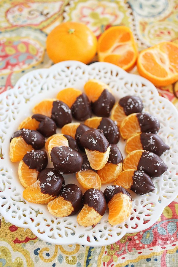 Chocolate Dipped Clementines with Sea Salt – Tiny, sweet and salty treats are deliciously addictive and SO easy to whip up - just 3 ingredients and 10 minutes! | thecomfortofcooking.com