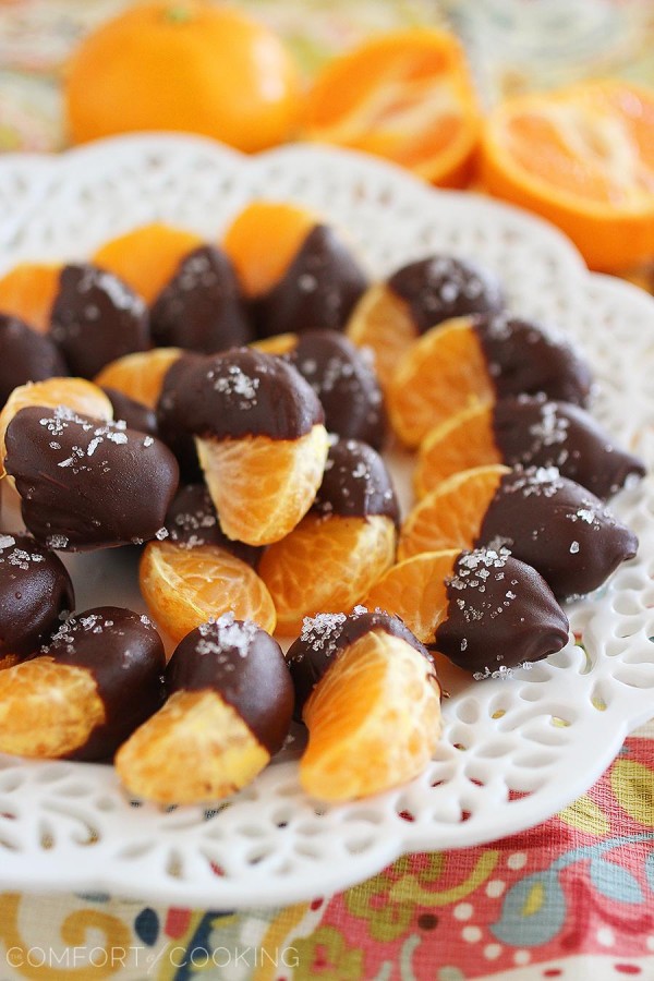 Chocolate Dipped Clementines with Sea Salt – Tiny, sweet and salty treats are deliciously addictive and SO easy to whip up - just 3 ingredients and 10 minutes! | thecomfortofcooking.com