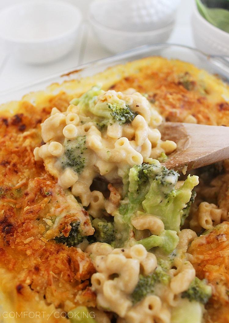 Skinny Baked Broccoli Macaroni and Cheese – Creamy, cheesy broccoli mac that keeps weeknights skinny and scrumptious! Everyone will enjoy this gooey side dish! | thecomfortofcooking.com