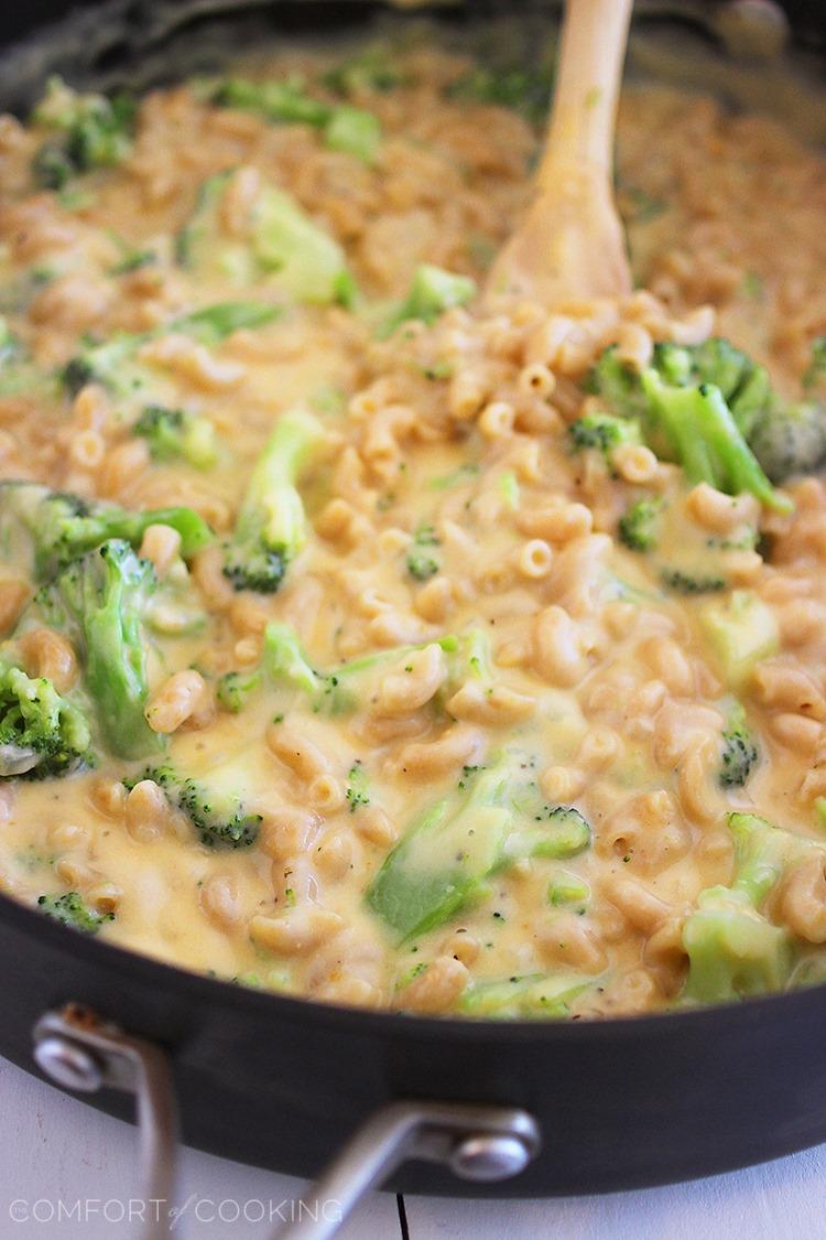 Skinny Baked Broccoli Macaroni and Cheese – Creamy, cheesy broccoli mac that keeps weeknights skinny and scrumptious! Everyone will enjoy this gooey side dish! | thecomfortofcooking.com