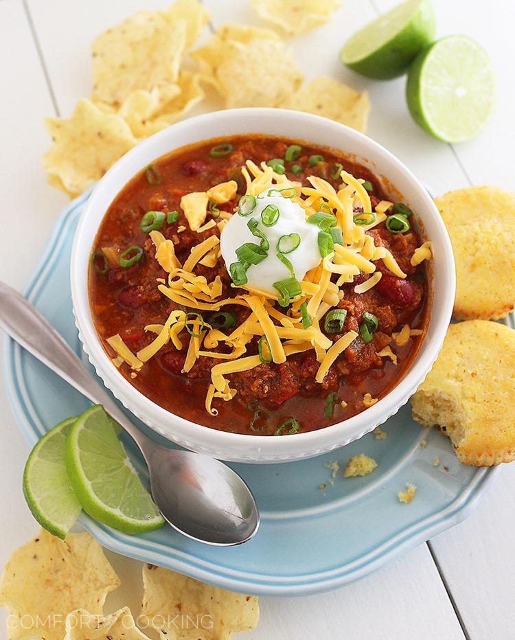 Slow Cooker Turkey Chili – This healthy (slow cooker or stovetop) turkey chili is packed with zesty flavor and nutritious veggies. Perfect for game day AND weeknight meals! | thecomfortofcooking.com
