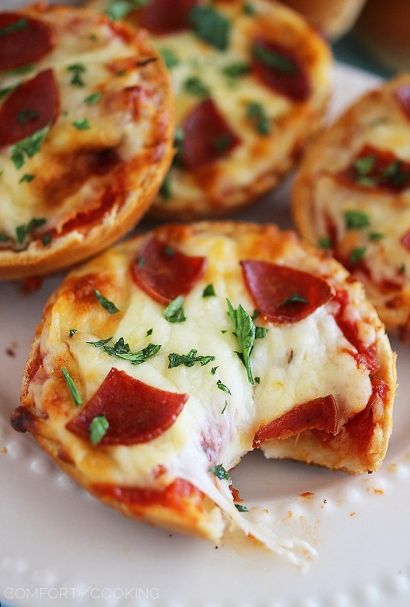 Easy Mini Bagel Pizzas – Crispy, cheesy pizzas on top of mini bagels, piled with your favorite toppings and baked to golden brown perfection. So fun for parties! | thecomfortofcooking.com