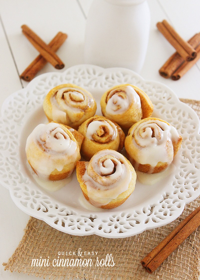 Quick & Easy Mini Cinnamon Rolls – Super soft, quick and easy crescent cinnamon rolls with vanilla glaze! No rise (or fuss) required. Make them this weekend! | thecomfortofcooking.com