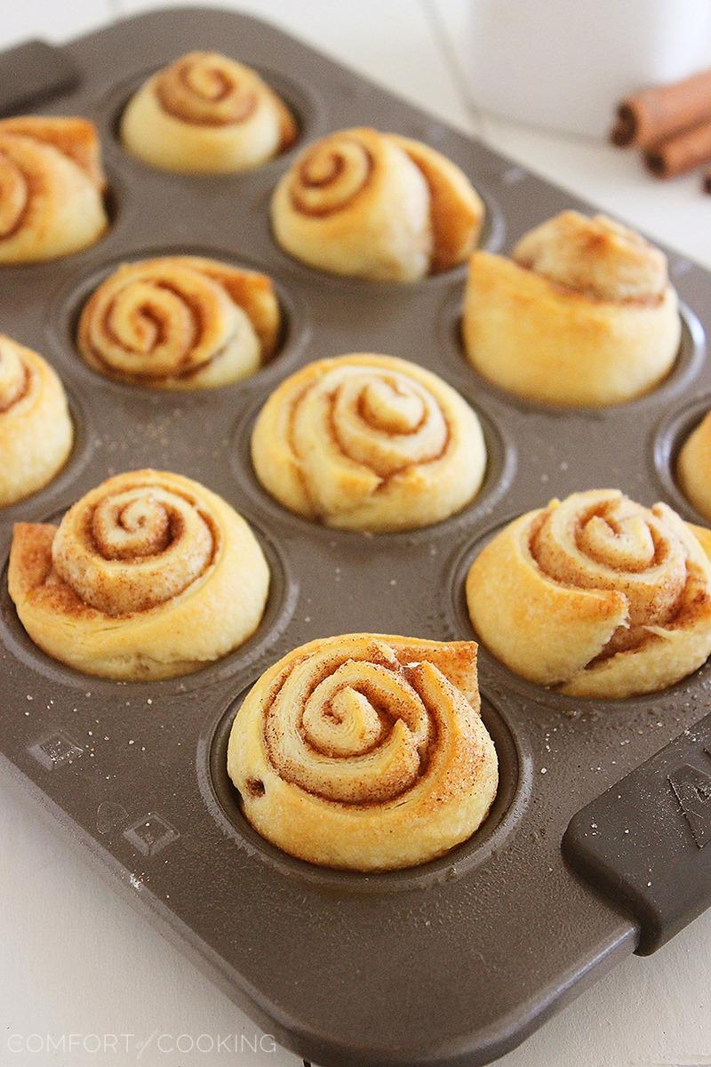 Quick & Easy Mini Cinnamon Rolls – Super soft, quick and easy crescent cinnamon rolls with vanilla glaze! No rise (or fuss) required. Make them this weekend! | thecomfortofcooking.com