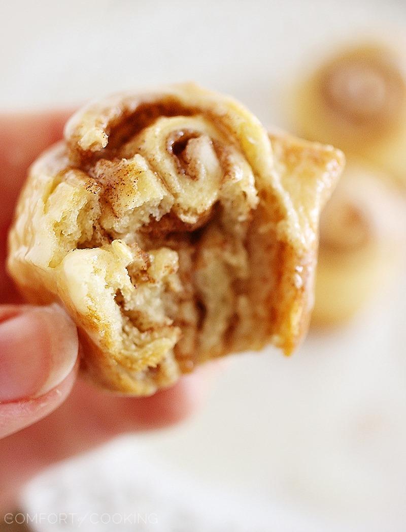 Quick & Easy Mini Cinnamon Rolls – Super soft, quick and easy crescent cinnamon rolls with vanilla glaze! No rise (or fuss) required. Make them this weekend! | thecomfortofcooking.com