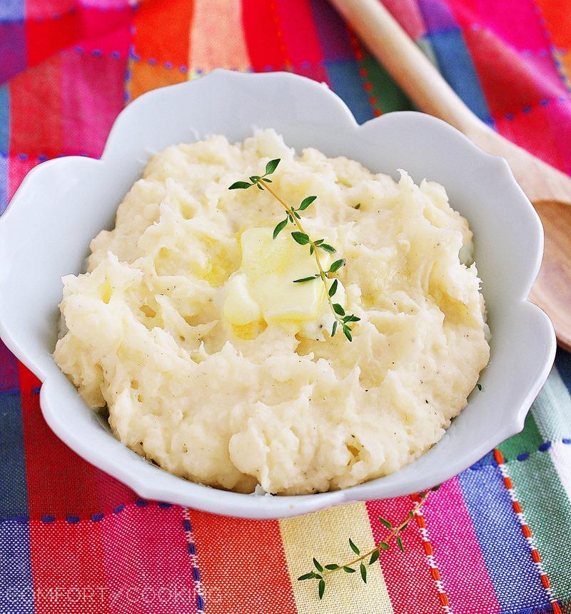 Irish Beef Stew with Mashed Potatoes – Hearty, slow cooked beef stew over fluffy mashed potatoes makes the perfect comfort food meal for chilly nights. Warm up with a big bowl!| thecomfortofcooking.com