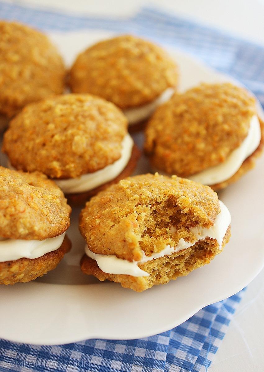 Soft Carrot Cake Sandwich Cookies – Soft, cinnamon-spiced carrot cake cookies with an easy cream cheese frosting. Hard to resist for carrot cake lovers! | thecomfortofcooking.com