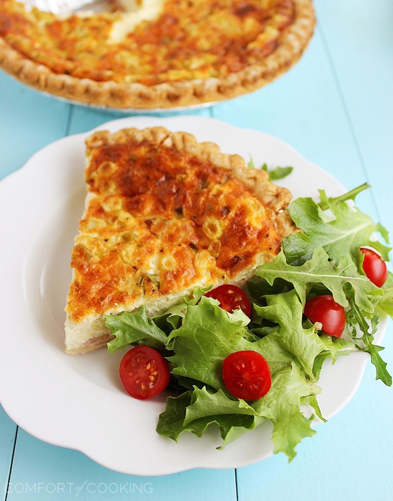 Cheesy Ham, Cheddar and Scallion Quiche – All you need for this cheesy, golden brown quiche is 5 ingredients, plus pie crust and spices. Perfect for lazy brunching! | thecomfortofcooking.com