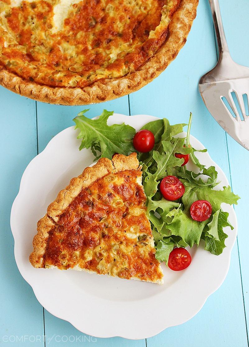 Cheesy Ham, Cheddar and Scallion Quiche – All you need for this cheesy, golden brown quiche is 5 ingredients, plus pie crust and spices. Perfect for lazy brunching! | thecomfortofcooking.com