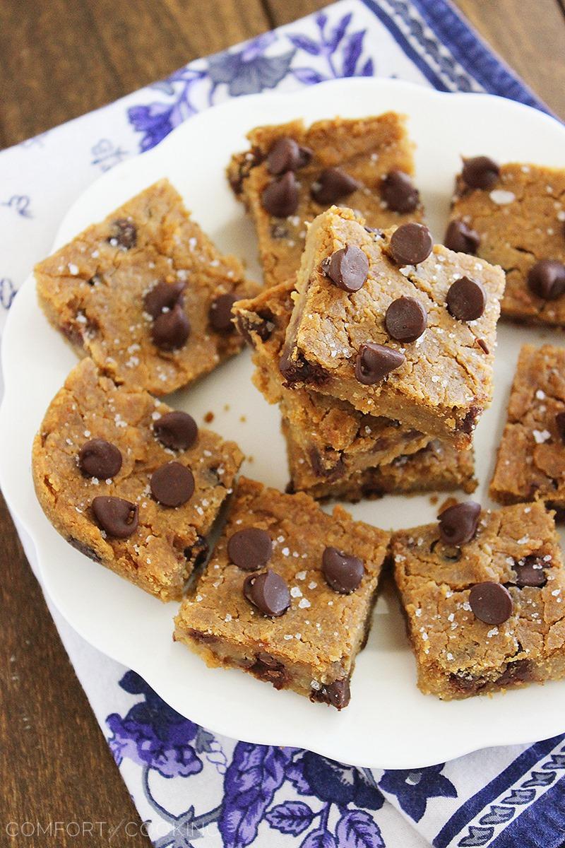Flourless Chocolate Chip Chickpea Blondies with Sea Salt – These vegan and GF buttery salted chocolate chip blondies are simple, high protein and taste JUST like chocolate chip cookies! | thecomfortofcooking.com