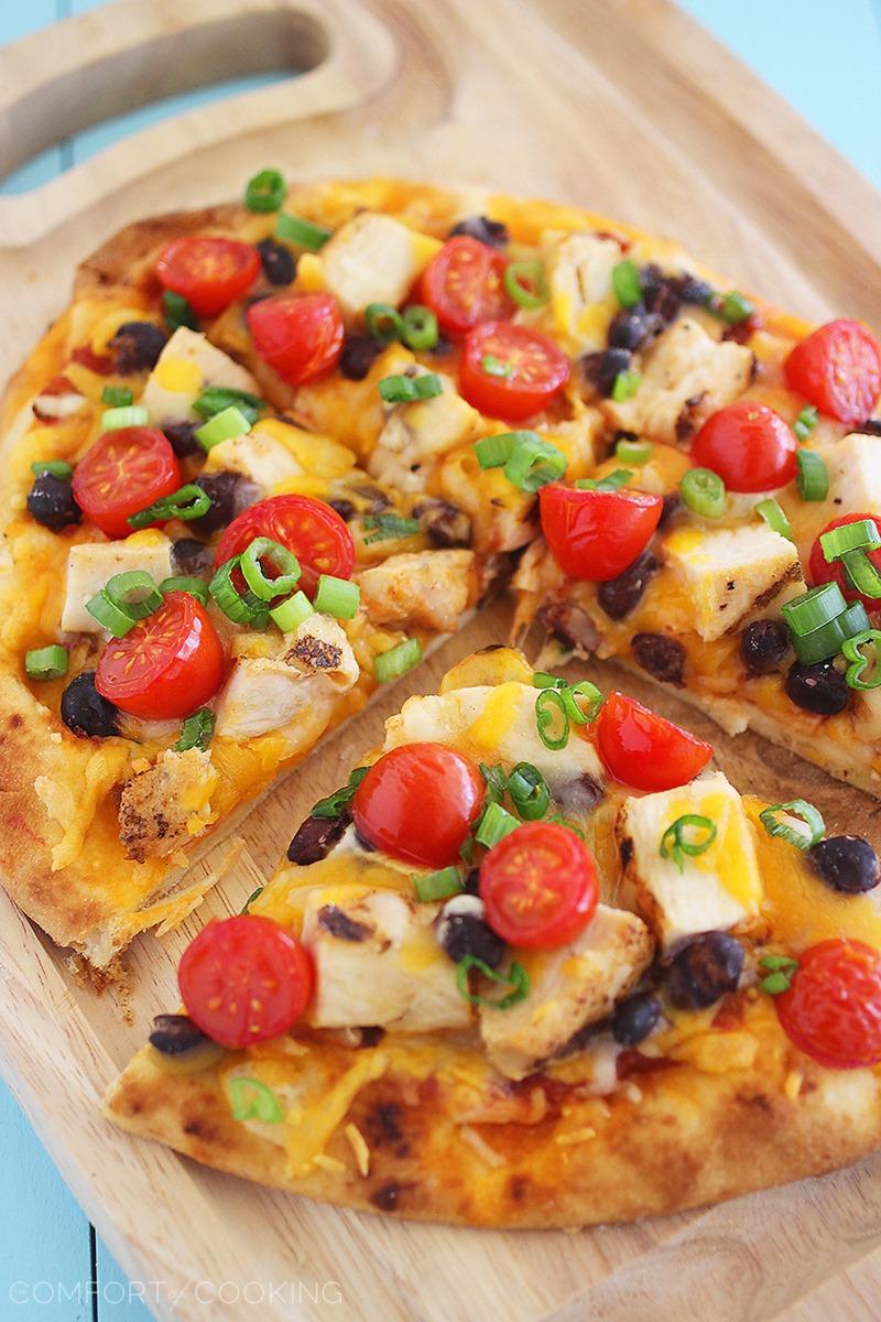 Tex-Mex Chicken Taco Flatbread – This easy, cheesy flatbread makes for a scrumptious and quick dinner or lunch with Southwestern flair! | thecomfortofcooking.com