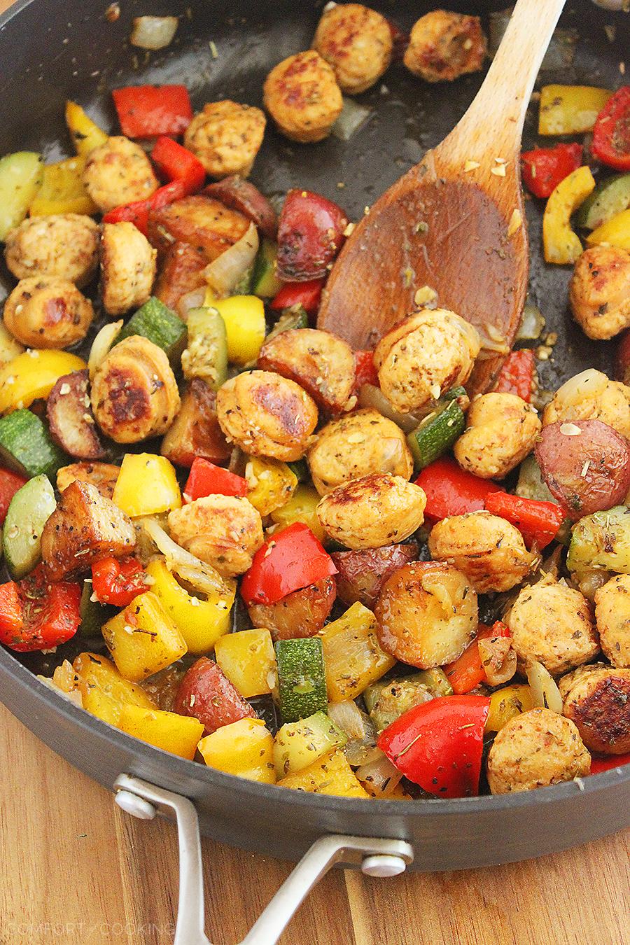 Summer Vegetable, Sausage and Potato Skillet – Sizzle up a skillet full of healthy, delicious goodness with summer vegetables, potatoes and chicken sausage! It's one of our favorite easy weeknight meals. | thecomfortofcooking.com