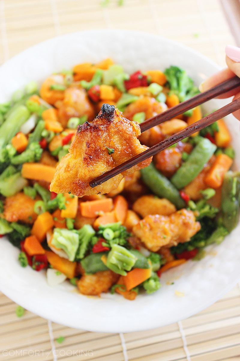 Sweet 'n Spicy Firecracker Chicken – Crispy, sticky and spicy chicken served over rice (or tossed with mixed Asian veggies) makes for a colorful and delish weeknight meal. | thecomfortofcooking.com