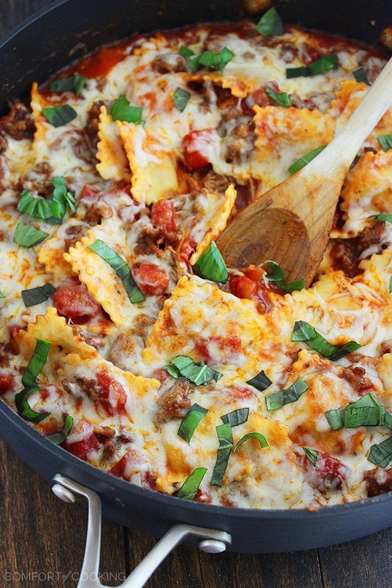 Cheesy Ravioli and Italian Sausage Skillet – This cheesy, saucy ravioli skillet with Italian sausage makes for one scrumptious weeknight meal! | thecomfortofcooking.com