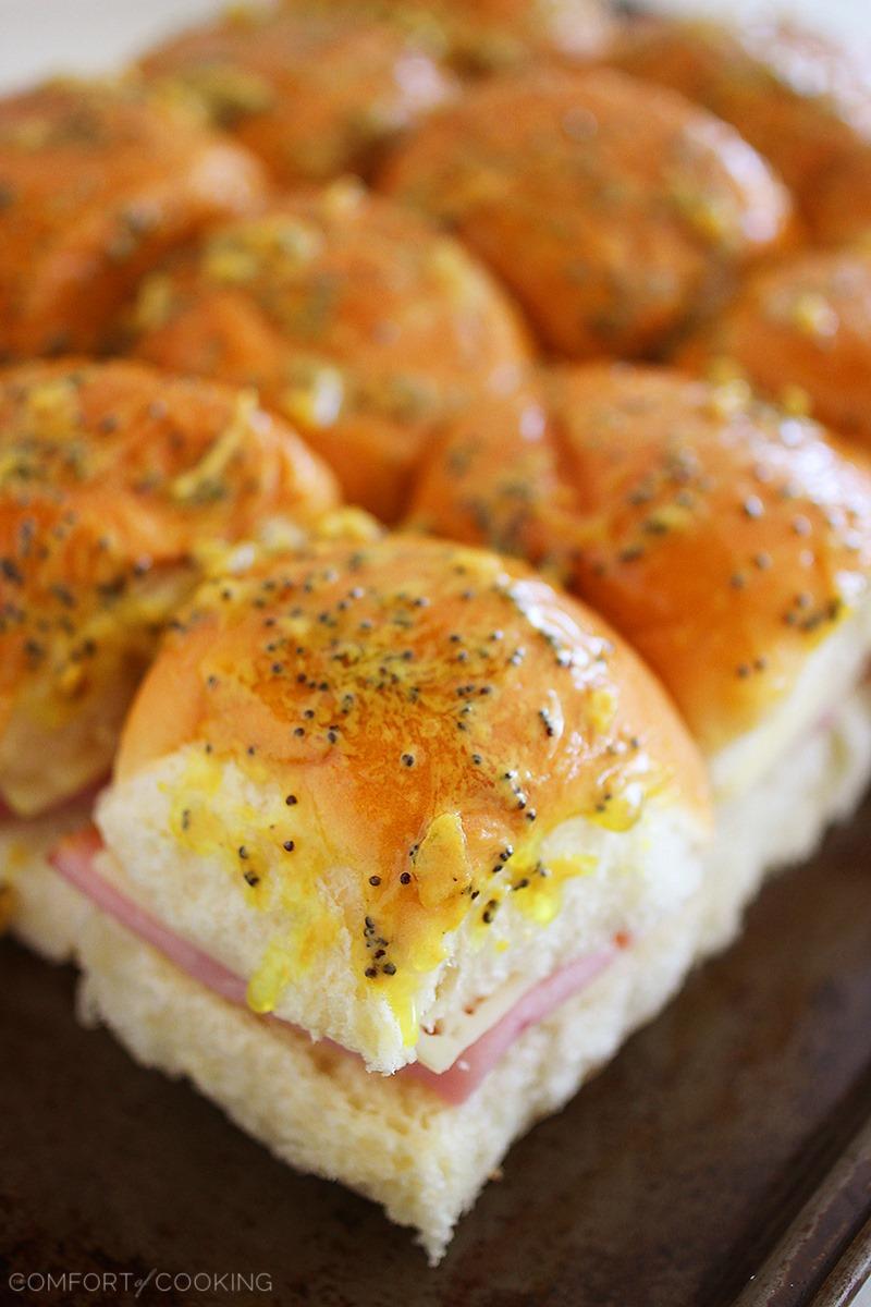 Baked Ham and Swiss Sliders – These hot, cheesy baked ham and Swiss sliders with a buttery mustard sauce are an easy hit for weeknight meals, weekend parties and lazy brunches in! | thecomfortofcooking.com