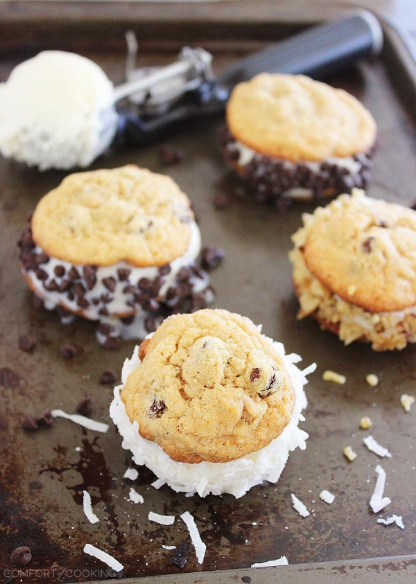 Homemade Cookie Ice Cream Sandwiches – Creamy, sweet and chewy ice cream sandwiches are perfect any time of year! Roll them in your favorite toppings and enjoy, or freeze for later. | thecomfortofcooking.com