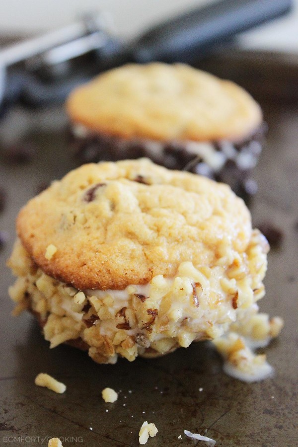 Homemade Cookie Ice Cream Sandwiches – Creamy, sweet and chewy ice cream sandwiches are perfect any time of year! Roll them in your favorite toppings and enjoy, or freeze for later. | thecomfortofcooking.com