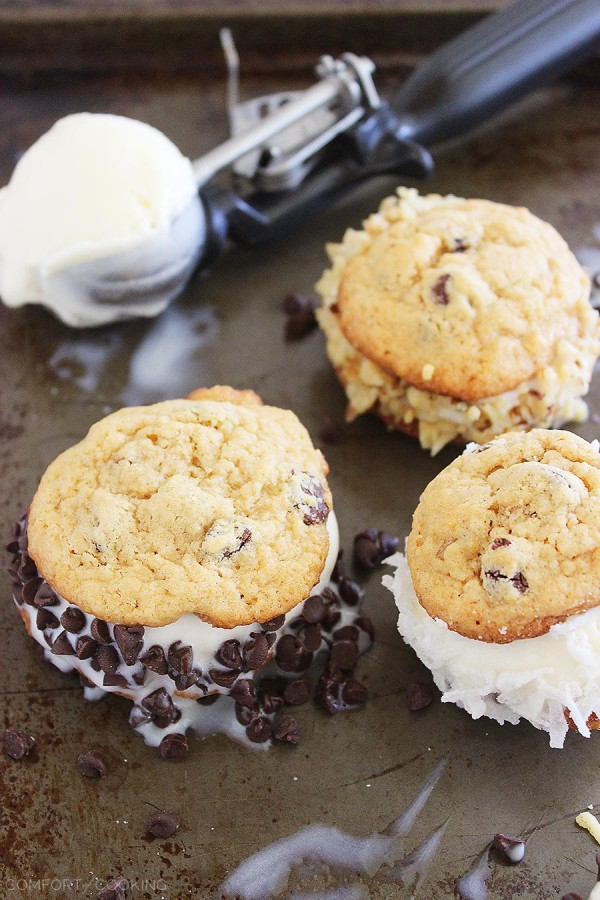 Homemade Cookie Ice Cream Sandwiches – Creamy, sweet and chewy ice cream sandwiches are perfect any time of year! Roll them in your favorite toppings and enjoy, or freeze for later. | thecomfortofcooking.com