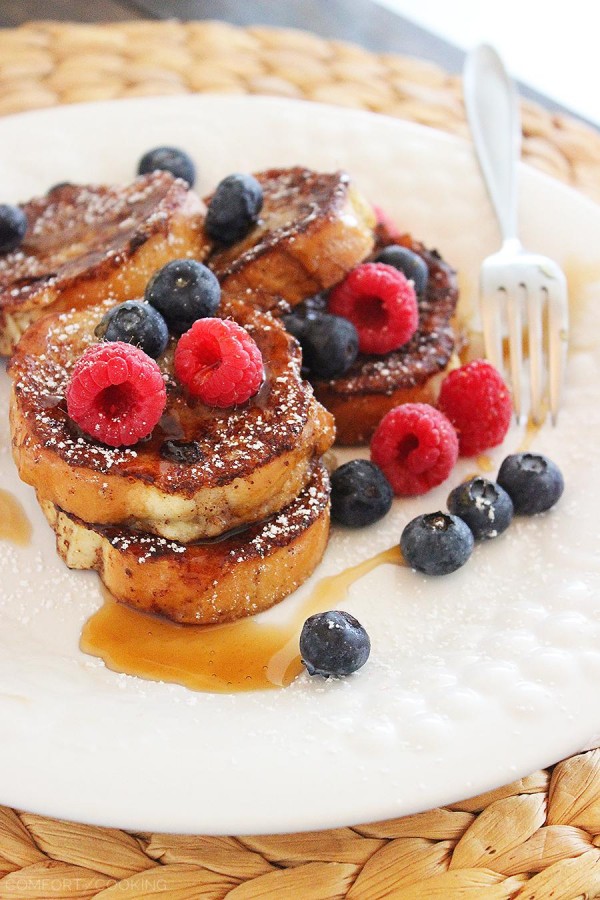 Cinnamon-Vanilla Mini French Toast with Berries – Soft, crisp French toast gets a mini makeover in this perfect weekend breakfast recipe. So good! | thecomfortofcooking.com