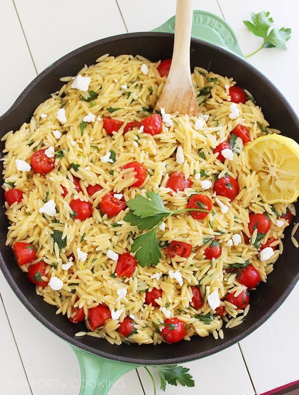 One-Pan Greek Orzo with Tomatoes and Feta – Summery fresh lemon orzo makes a delish side to grilled meats and fish. Try it today!| thecomfortofcooking.com