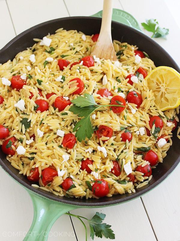 One-Pan Greek Orzo with Tomatoes and Feta – Summery fresh lemon orzo makes a delish side to grilled meats and fish. Try it today!| thecomfortofcooking.com